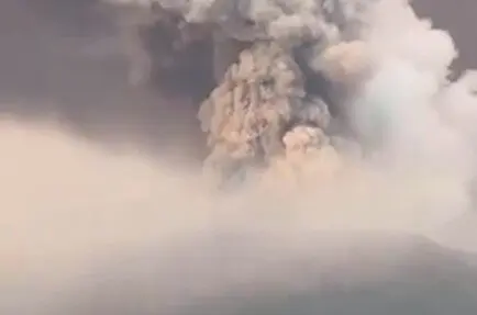Atenționare de călătorie pentru Indonezia din cauza erupției vulcanice