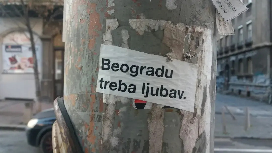 Bărbat de 30 de ani căutat pentru uciderea tinerei găsită moartă în valiza din Olt
