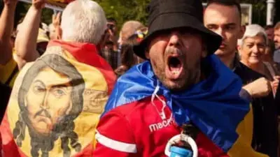 Fermierii au pus pe teren simbolul rusesc al invaziei în Ucraina, provocând indignare. Vasile Bănescu condamnă