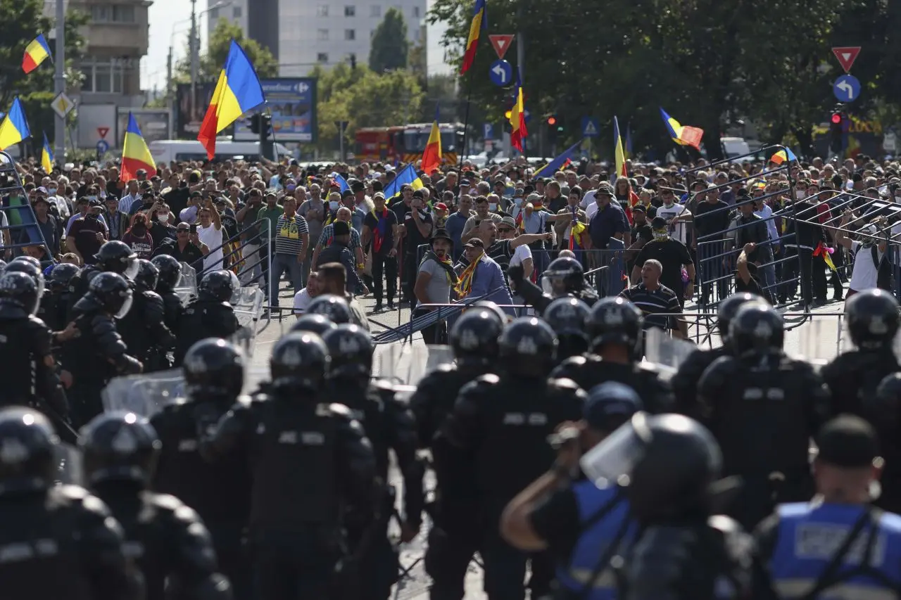 Protestul de la Piața Victoriei s‑a încheiat: 3 dosare penale, 6 reținuți și amenzi de 46.000 de lei