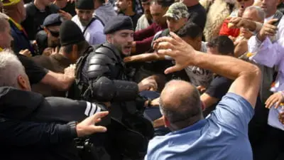 Protestul fermierilor: 27 reținuți, 10 arestați preventiv după violențele de la Piața Victoriei
