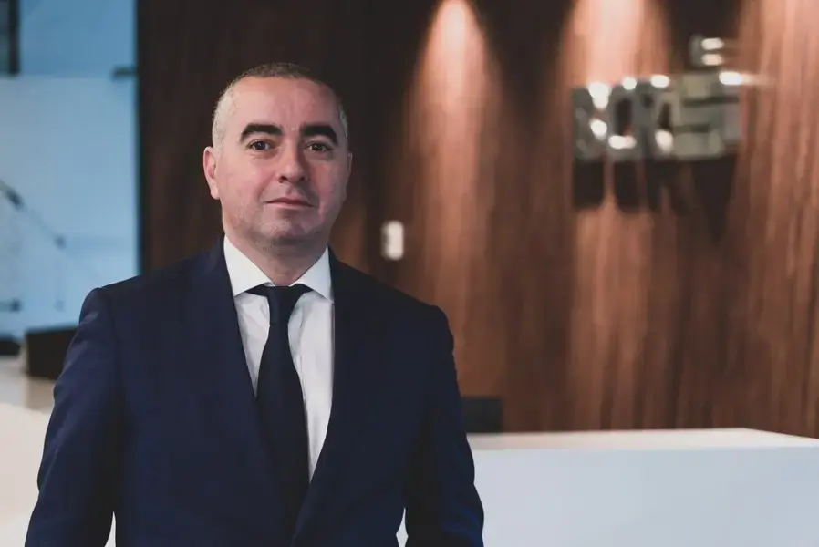 Recesiunea lovește bugetele românilor cu întârziere: efectele se simt abia în 2027