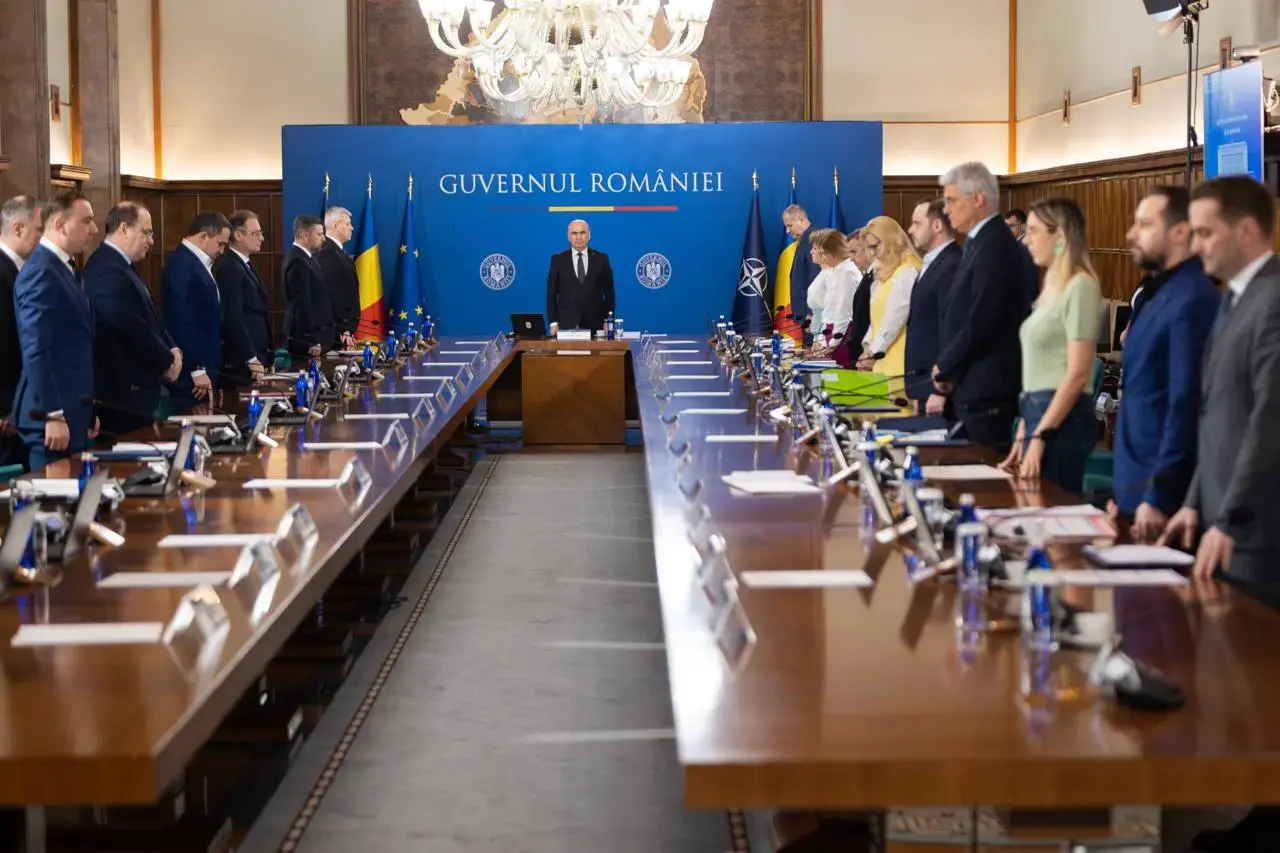 România pe mucherul cuțului: Fitch avertizează că risca să piardă statutul de datorie sigură