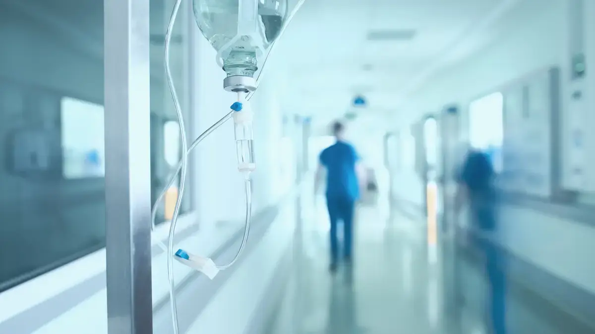 Coșmar la Negrești-Oaș: Un bărbat a trăit o lună cu o așchie în obraz, după ce a fost „tratat” de un ginecolog