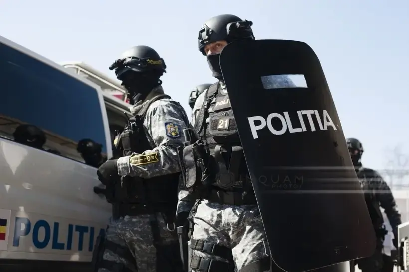 Hoți de locuințe, ajutați de un polițist din Timiș