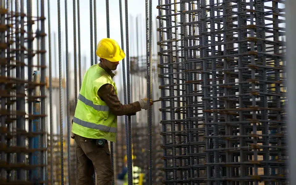 Medic oncolog lucrează în construcții din lipsă de locuri